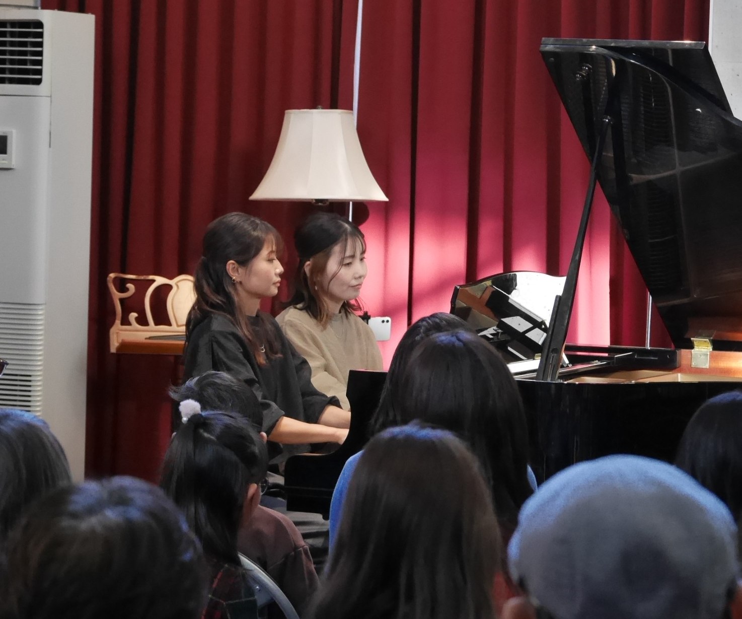 Piano Duo ミサ＆カオリ 演奏